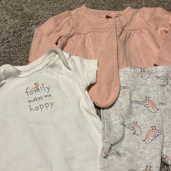 👑 Disney Princess and Carter’s Baby girl outfits - Picture 3 of 6